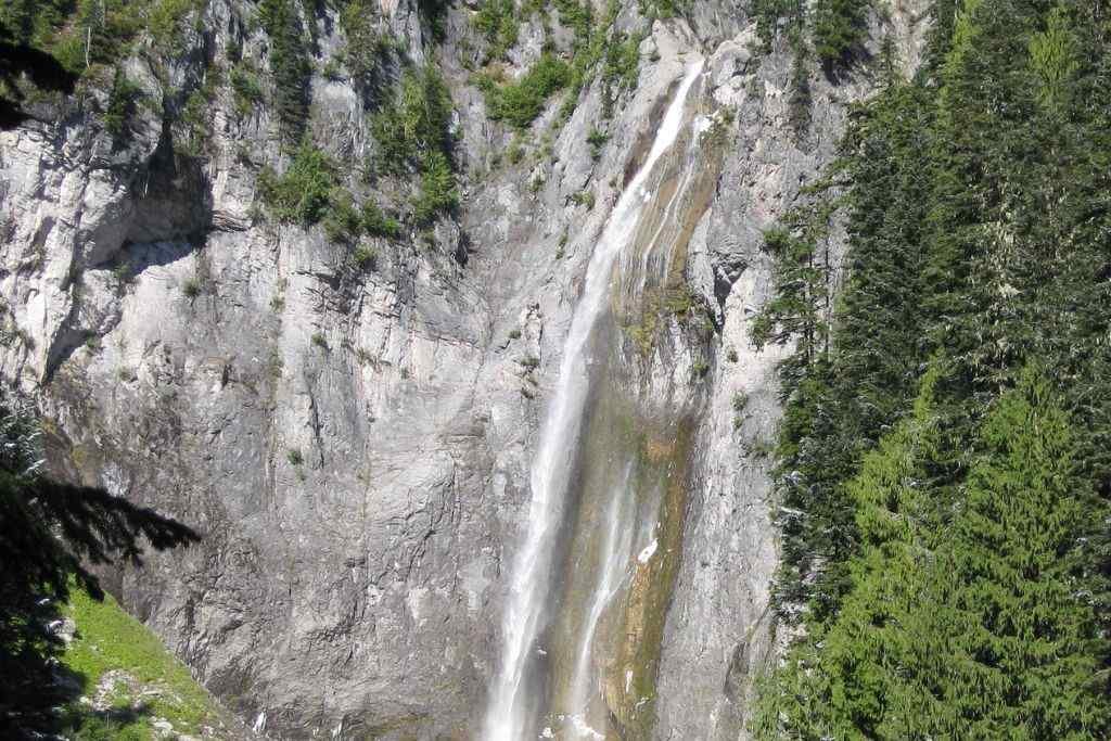 Comet Falls Trail